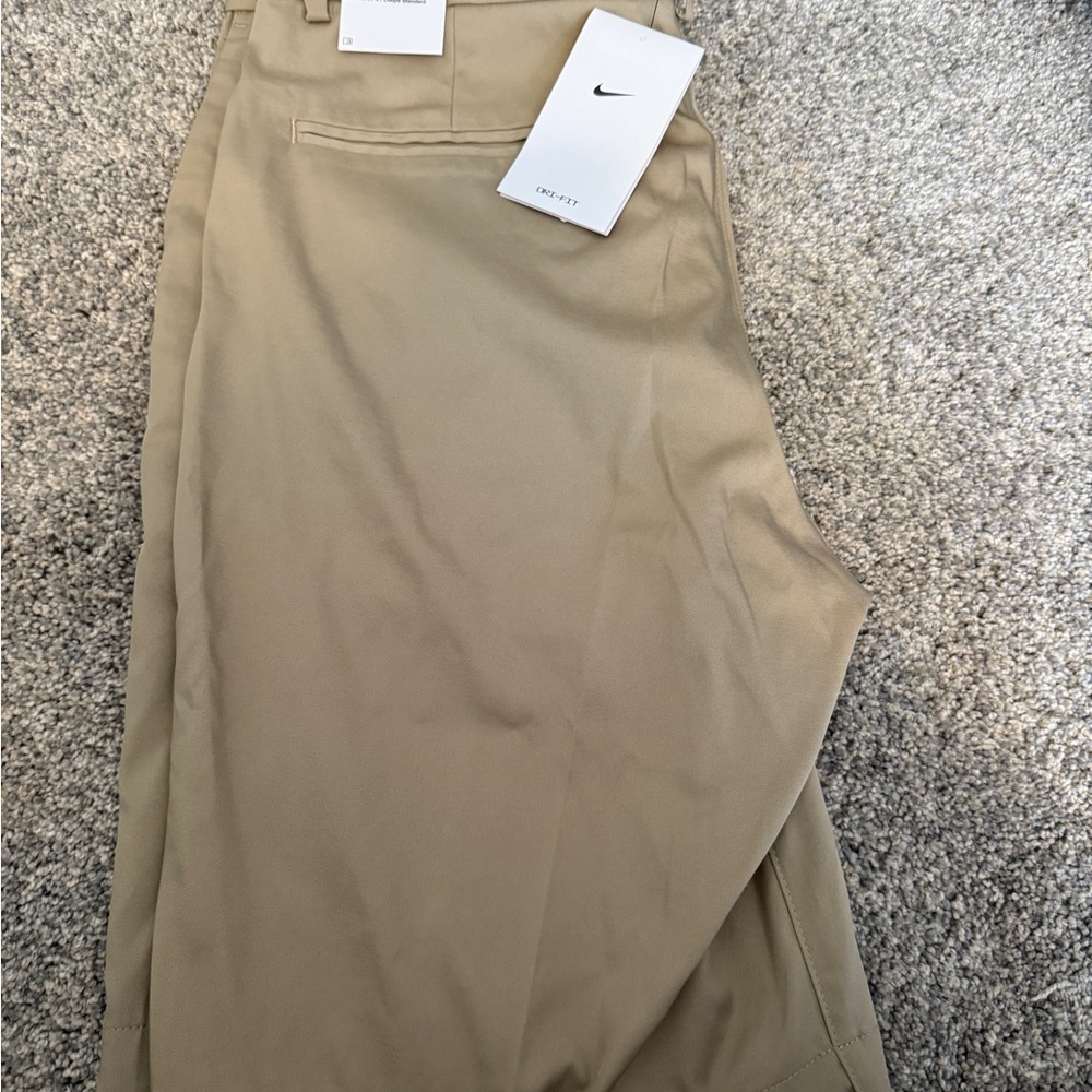 Nike Beige Golf Shorts Men 32” NWT